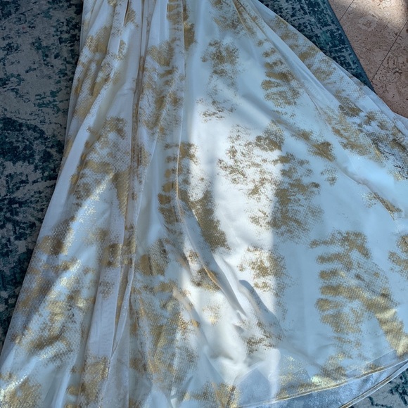 Gold Strapless Grad/wedding gown - Picture 5 of 7